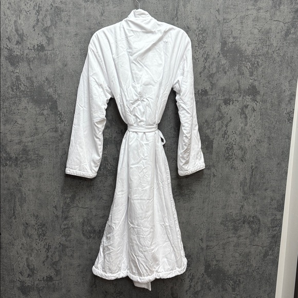 The Four Seasons Spa Robe - Picture 7 of 8